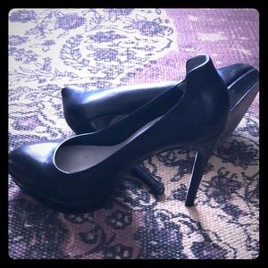 Pour la Victoire black leather platform pumps